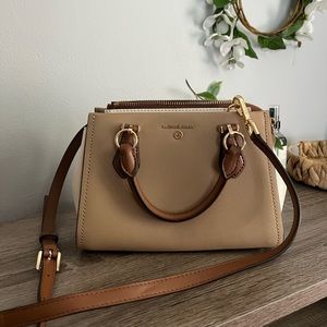 Michael Kors Hang bag w/ wallet